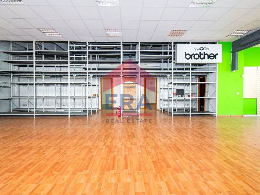 Immagine 9 di Ufficio in vendita  in via Lorenteggio 280/2 a Milano