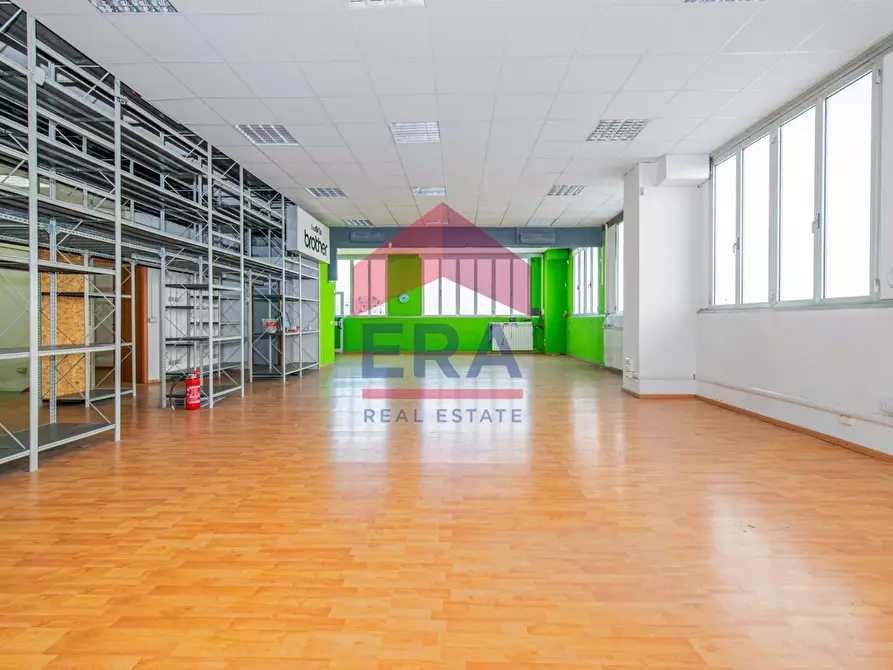 Immagine 10 di Ufficio in vendita  in via Lorenteggio 280/2 a Milano