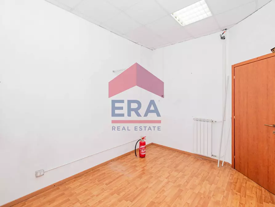 Immagine 15 di Ufficio in vendita  in via Lorenteggio 280/2 a Milano