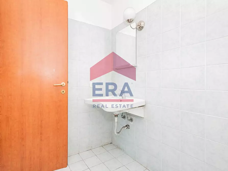 Immagine 18 di Ufficio in vendita  in via Lorenteggio 280/2 a Milano