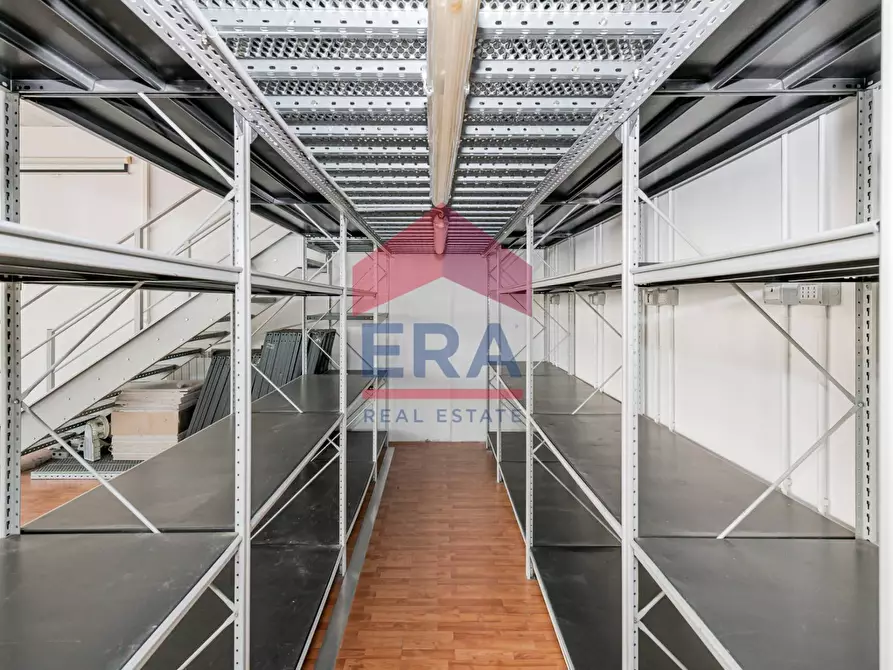 Immagine 22 di Ufficio in vendita  in via Lorenteggio 280/2 a Milano