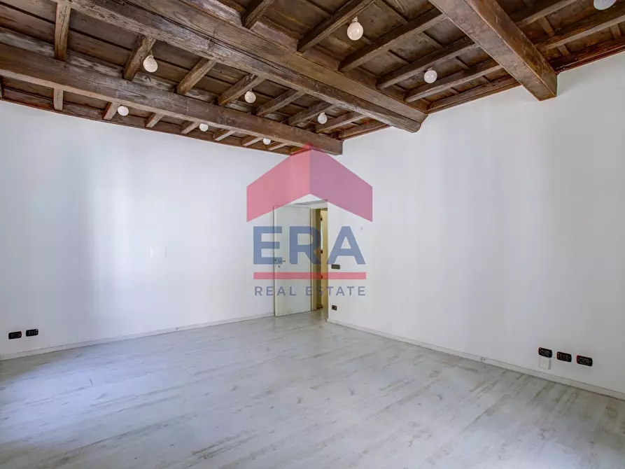 Immagine 10 di Ufficio in affitto  in Via Frattina a Roma