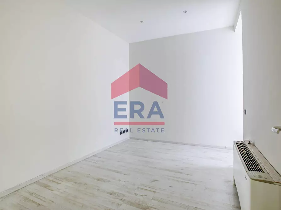 Immagine 13 di Ufficio in affitto  in Via Frattina a Roma