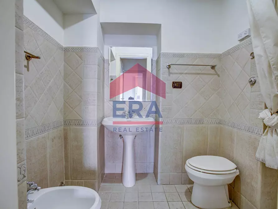 Immagine 16 di Ufficio in affitto  in Via Frattina a Roma