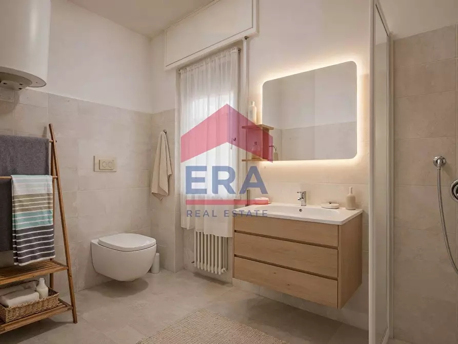 Immagine 4 di Appartamento in vendita  in Via Enrico Fermi 49 a Roma