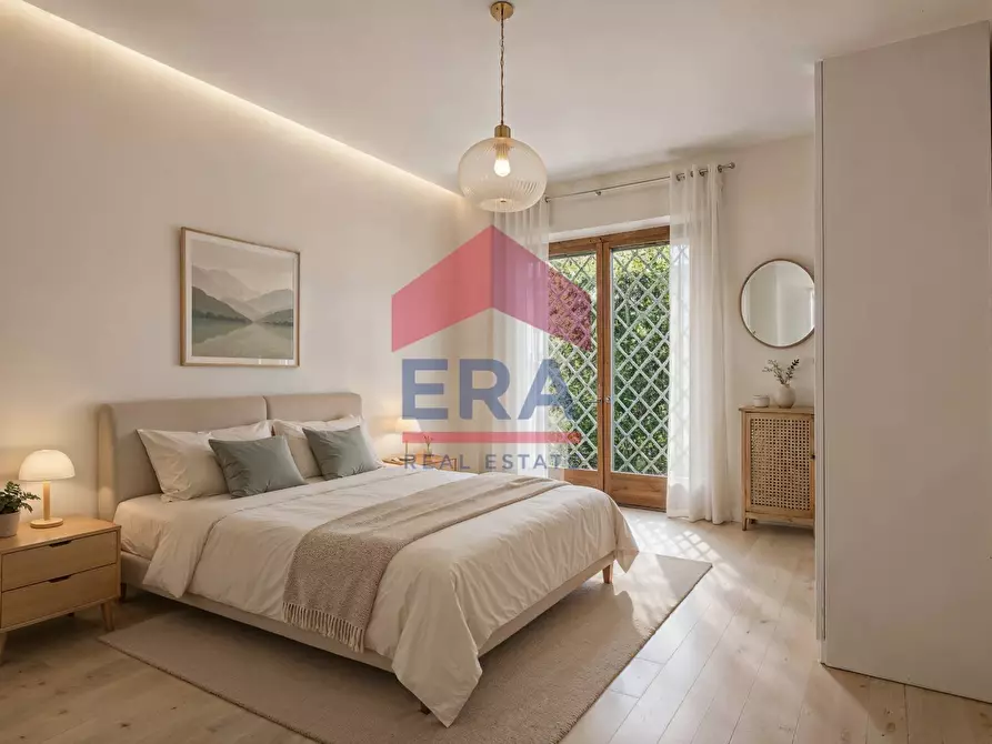 Immagine 3 di Appartamento in vendita  in Via Enrico Fermi 49 a Roma