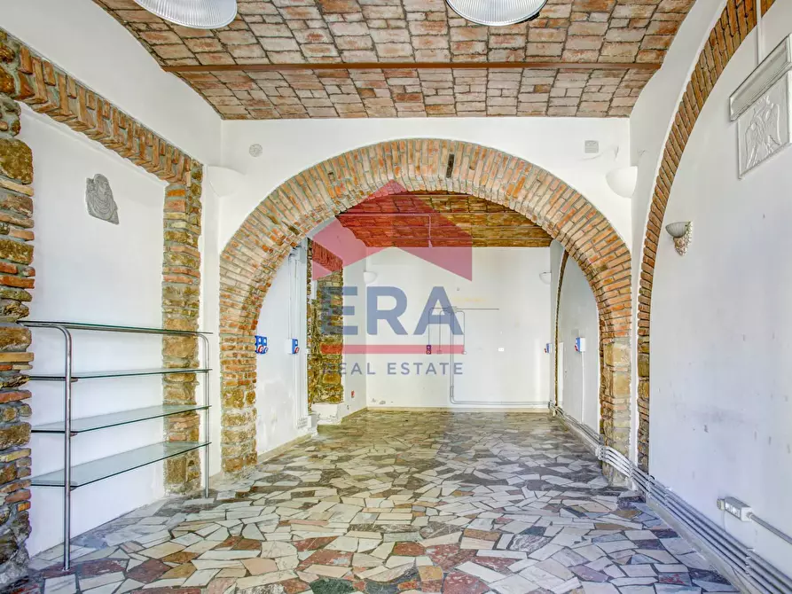 Immagine 6 di Locale commerciale in affitto  in Via Guido Baccelli 56/60 a Civitavecchia