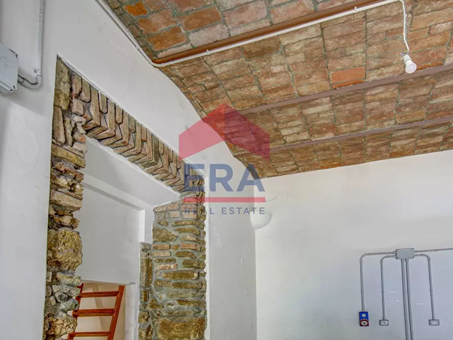 Immagine 19 di Locale commerciale in affitto  in Via Guido Baccelli 56/60 a Civitavecchia