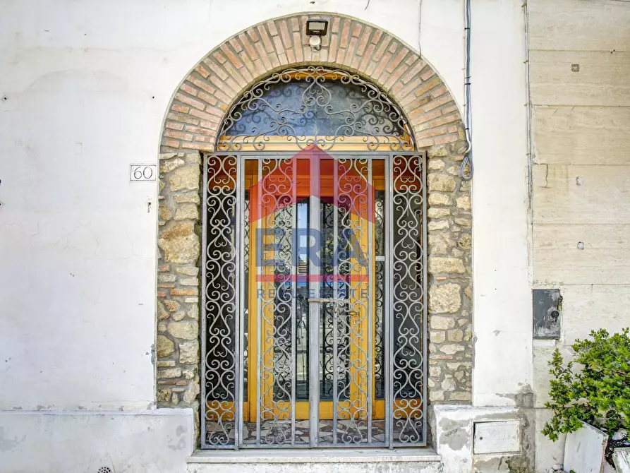 Immagine 4 di Locale commerciale in affitto  in Via Guido Baccelli 56/60 a Civitavecchia