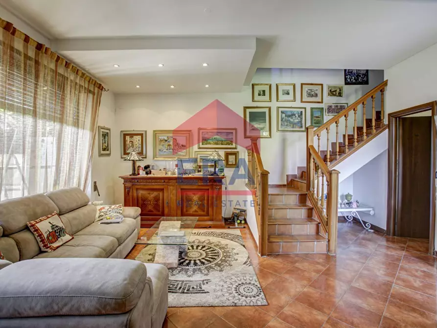 Immagine 1 di Villa in vendita  in Viale Piave 10 a Ardea