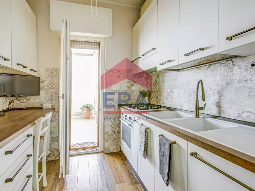 Immagine 10 di Appartamento in vendita  in Via Caterina Troiani 125 a Roma