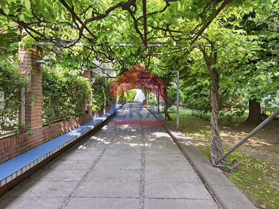 Immagine 19 di Appartamento in vendita  in Via Altaguardia 1 a Milano