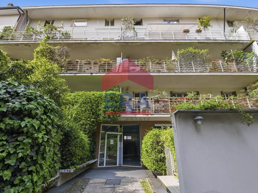 Immagine 1 di Appartamento in vendita  in Via Altaguardia 1 a Milano