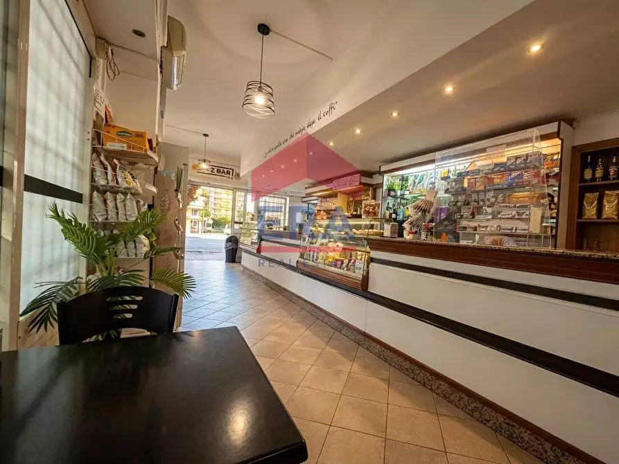 Immagine 8 di Bar / Ristorante in vendita  in via salvo d'acquisto 60 a Pomezia