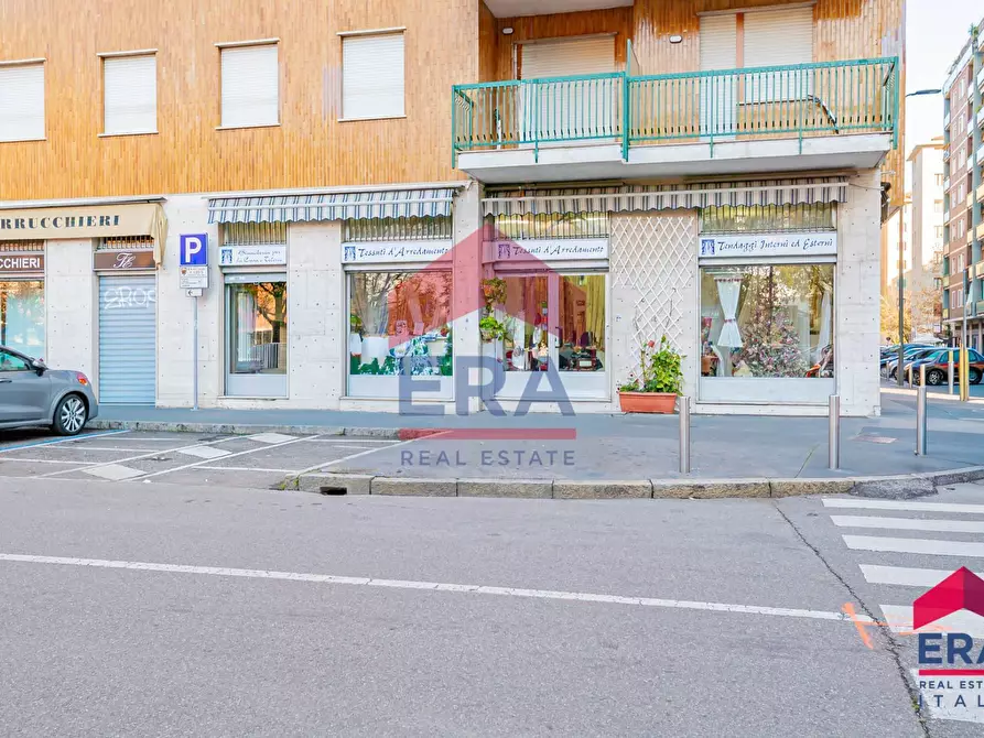 Immagine 13 di Negozio in vendita  in Via Antonio Panizzi 12 a Milano