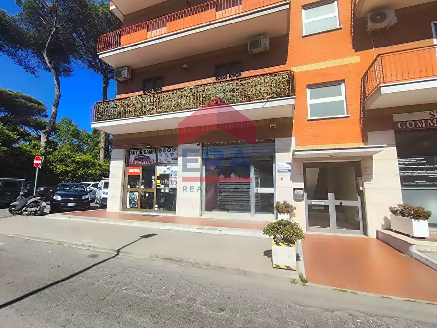 Immagine 1 di Negozio in affitto  in Via Francesco Donati 64 a Roma