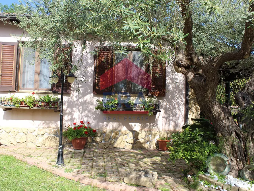 Immagine 9 di Villa in vendita  in CONTRADA URSELLUZZO SNC a Agira