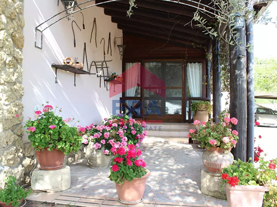 Immagine 3 di Villa in vendita  in CONTRADA URSELLUZZO SNC a Agira