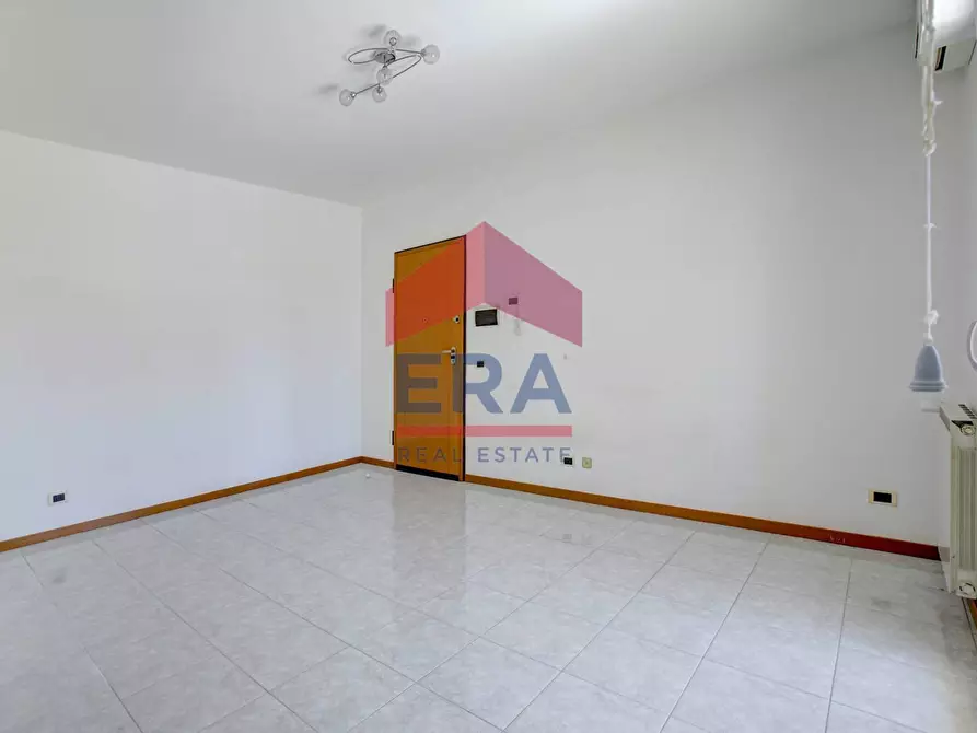 Immagine 7 di Appartamento in vendita  in via dell'Albareto 36 a Roma
