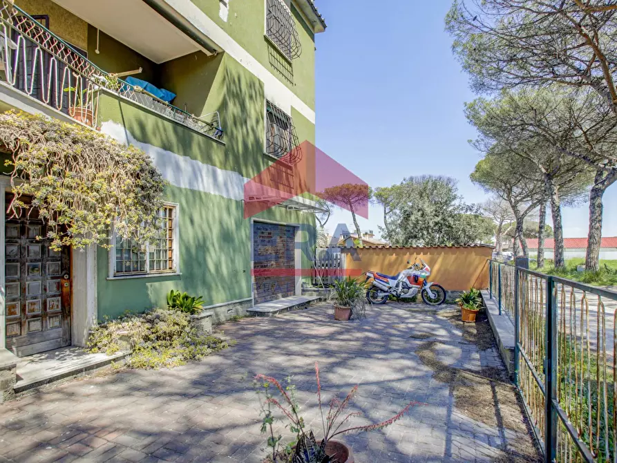 Immagine 5 di Ufficio in vendita  in Via Di Valle Porcina 63 a Roma