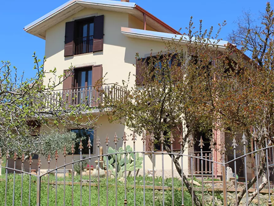 Immagine 2 di Villa in vendita  in CONTRADA COLLA a Gagliano Castelferrato