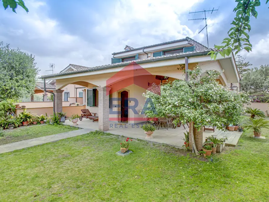 Immagine 1 di Villa in vendita  in VIA DEL MARE 171 a Ardea