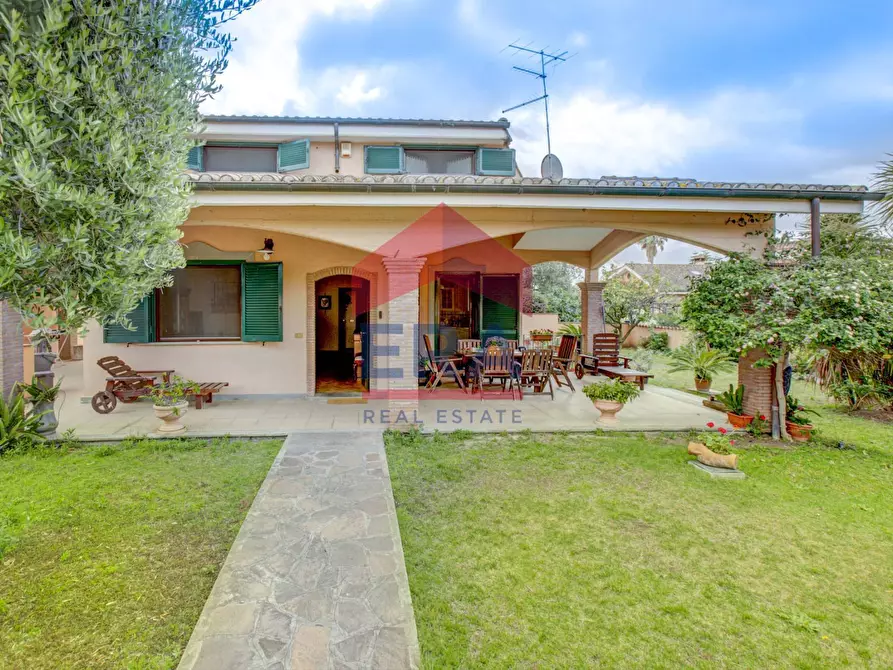 Immagine 2 di Villa in vendita  in VIA DEL MARE 171 a Ardea