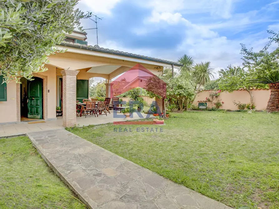 Immagine 3 di Villa in vendita  in VIA DEL MARE 171 a Ardea