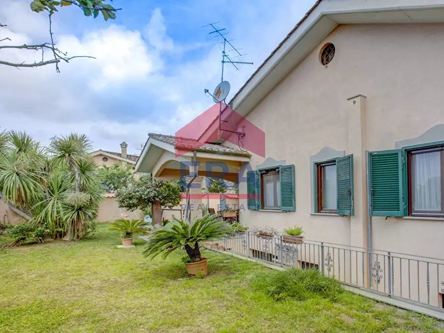Immagine 4 di Villa in vendita  in VIA DEL MARE 171 a Ardea