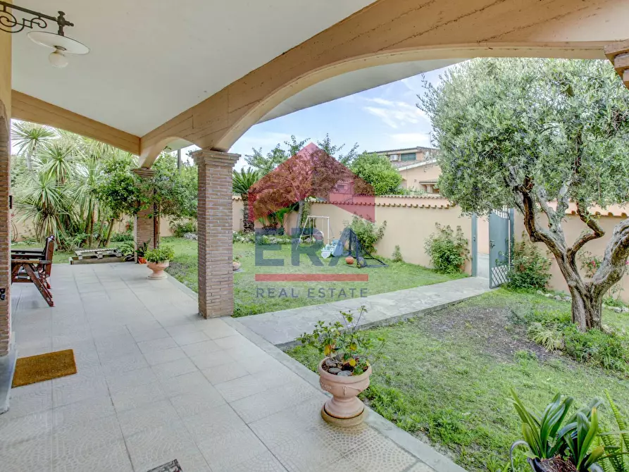 Immagine 5 di Villa in vendita  in VIA DEL MARE 171 a Ardea