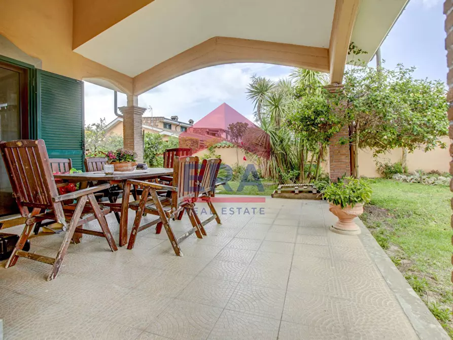 Immagine 6 di Villa in vendita  in VIA DEL MARE 171 a Ardea