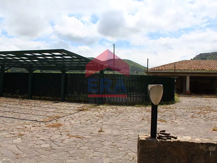 Immagine 84 di Agriturismo in vendita  in contrada portelle a Gangi