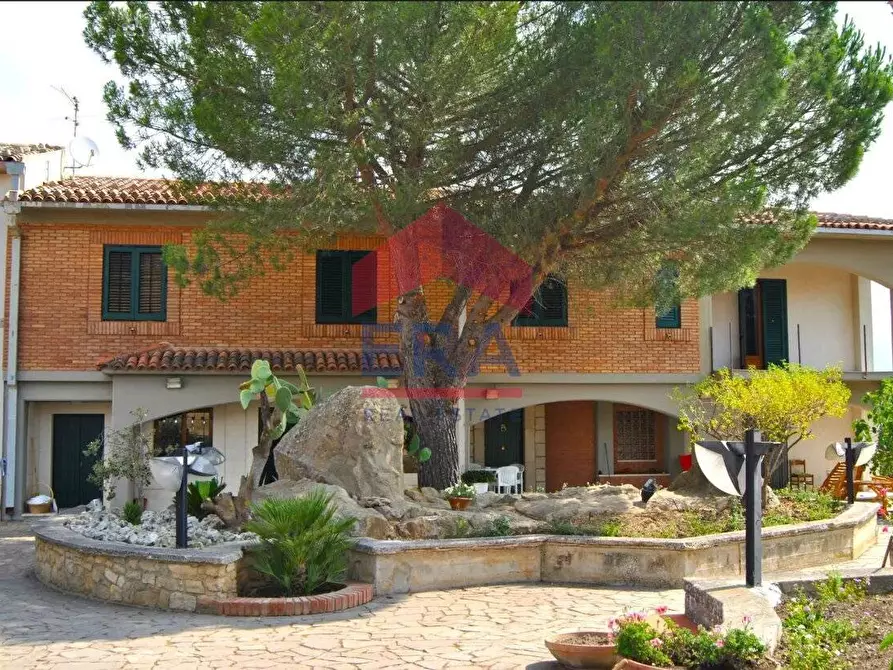 Immagine 1 di Agriturismo in vendita  in contrada portelle a Gangi