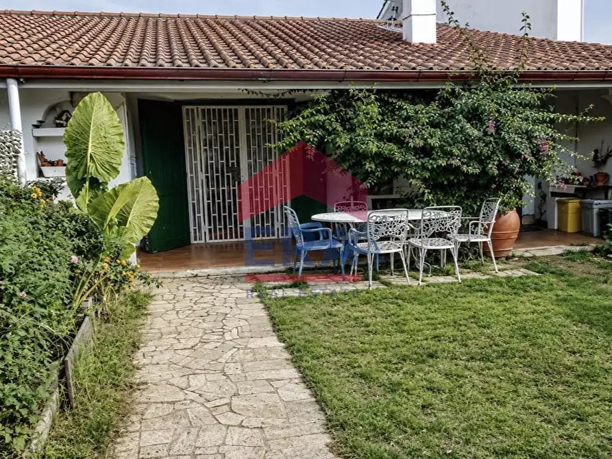 Immagine 6 di Villetta a schiera in vendita  in viale tevere 2 a Ardea