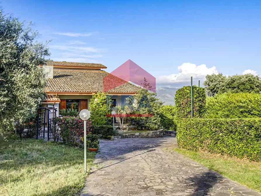 Immagine 11 di Villa in vendita  in Via  di Colle Perino a Velletri