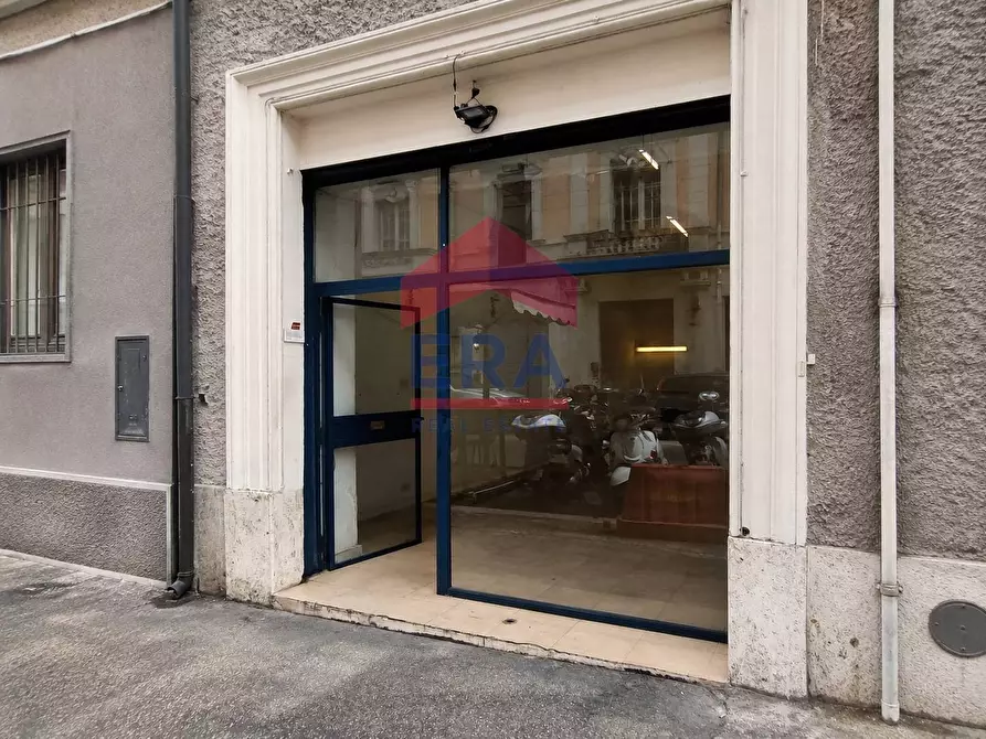 Immagine 9 di Locale commerciale in affitto  in Via Brescia 18 a Roma