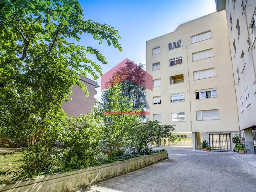 Immagine 1 di Appartamento in vendita  in Largo Valerio Bacigalupo 32 a Roma