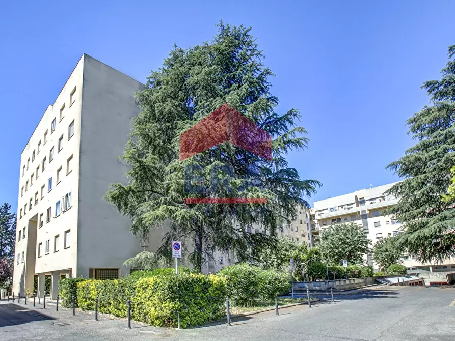 Immagine 2 di Appartamento in vendita  in Largo Valerio Bacigalupo 32 a Roma