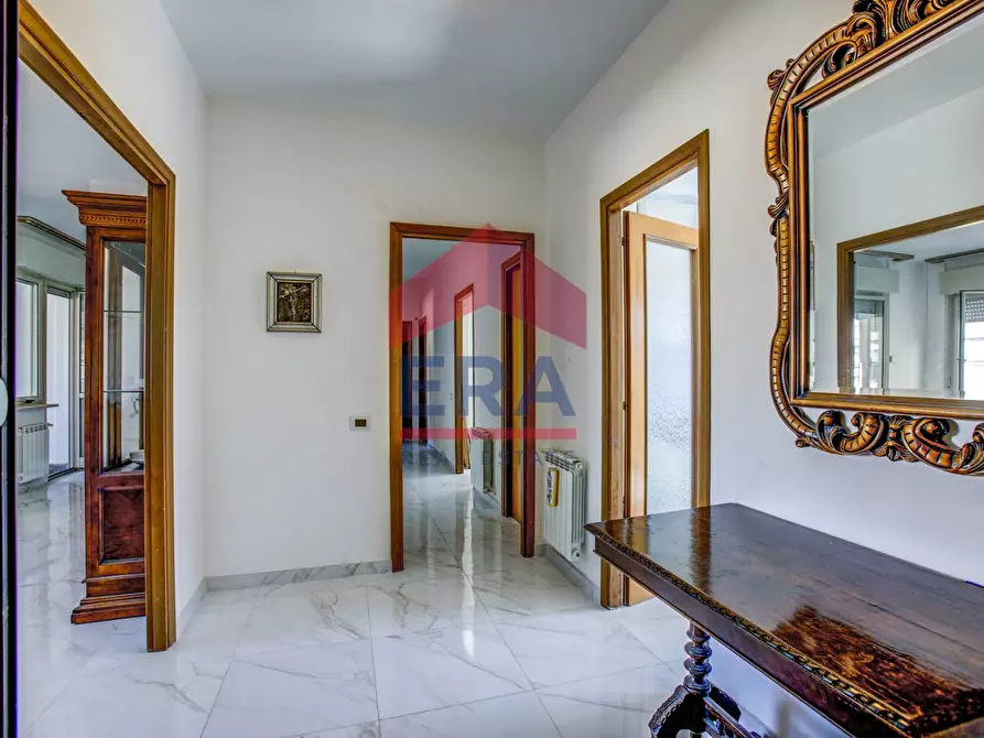 Immagine 5 di Appartamento in vendita  in Largo Valerio Bacigalupo 32 a Roma