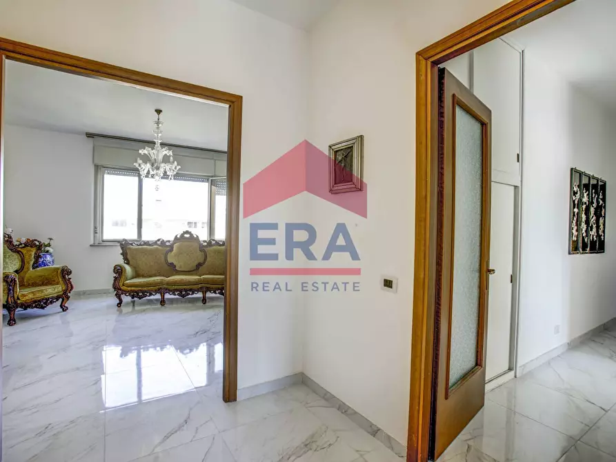 Immagine 6 di Appartamento in vendita  in Largo Valerio Bacigalupo 32 a Roma