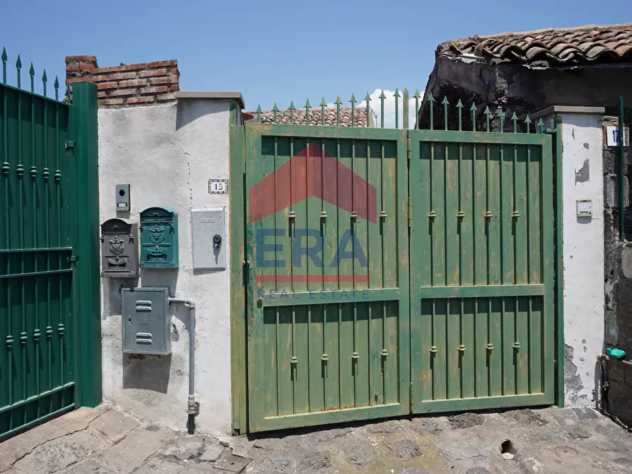 Immagine 2 di Casa indipendente in vendita  in via Fichera 15 a Pedara