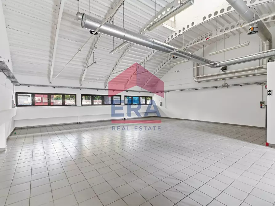 Immagine 8 di Locale commerciale in vendita  in Via Fortezza 13 a Milano