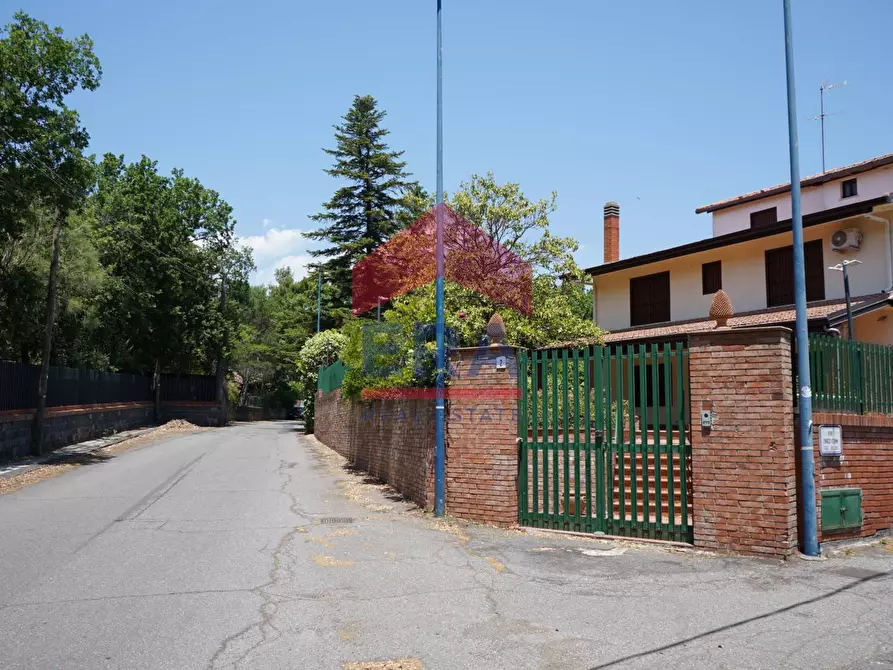 Immagine 43 di Villa in vendita  in via archimede 1 a Pedara