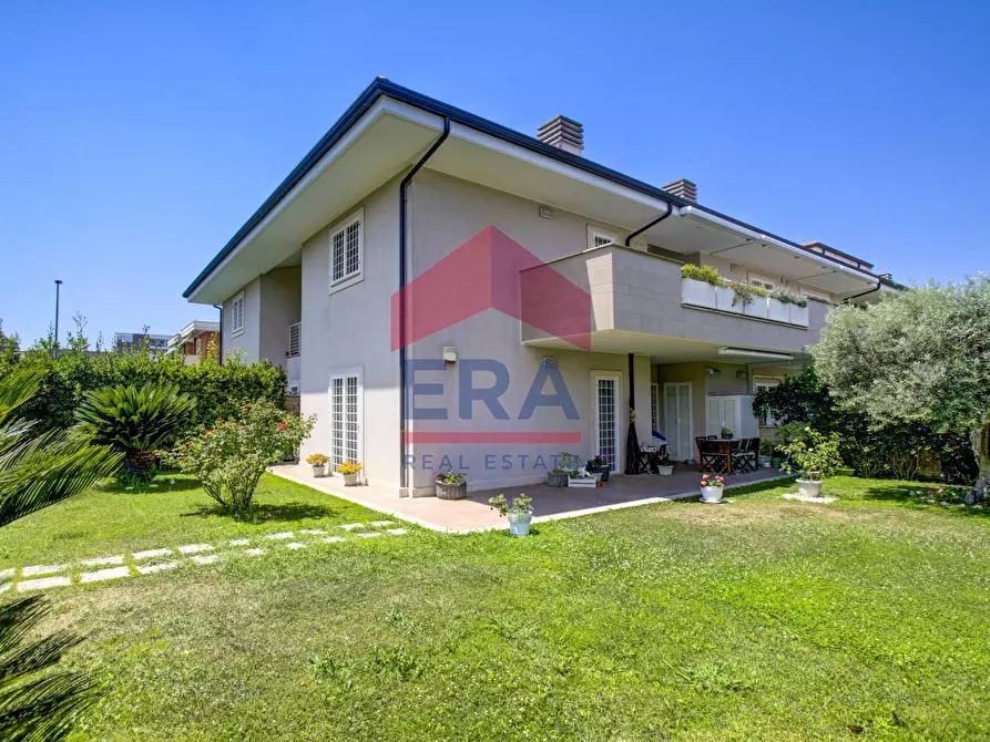 Immagine 1 di Appartamento in vendita  in Via Amerigo Toth 18 a Roma