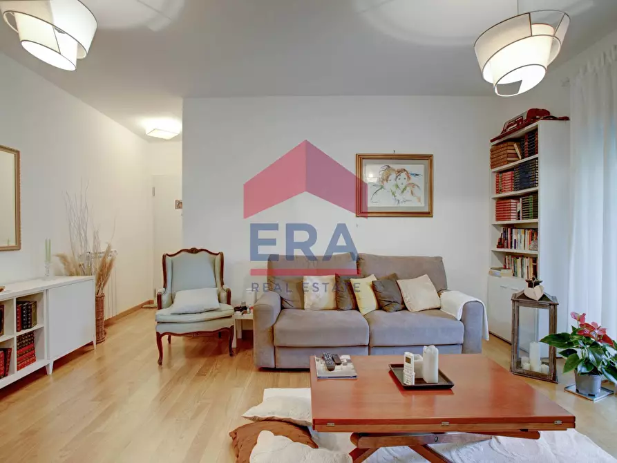 Immagine 5 di Appartamento in vendita  in Via Amerigo Toth 18 a Roma
