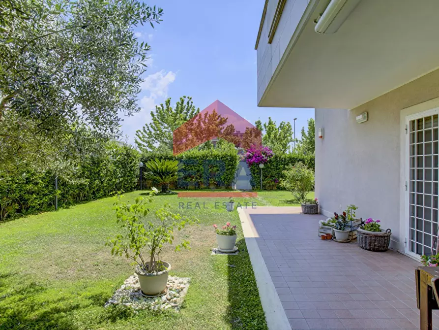 Immagine 16 di Appartamento in vendita  in Via Amerigo Toth 18 a Roma