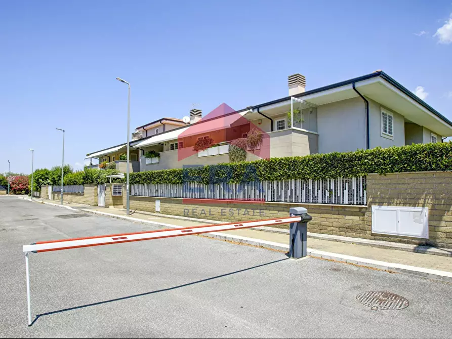 Immagine 21 di Appartamento in vendita  in Via Amerigo Toth 18 a Roma