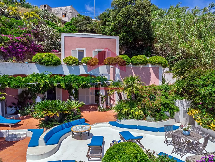 Immagine 4 di Villa in vendita  in Via Giancos snc a Ponza