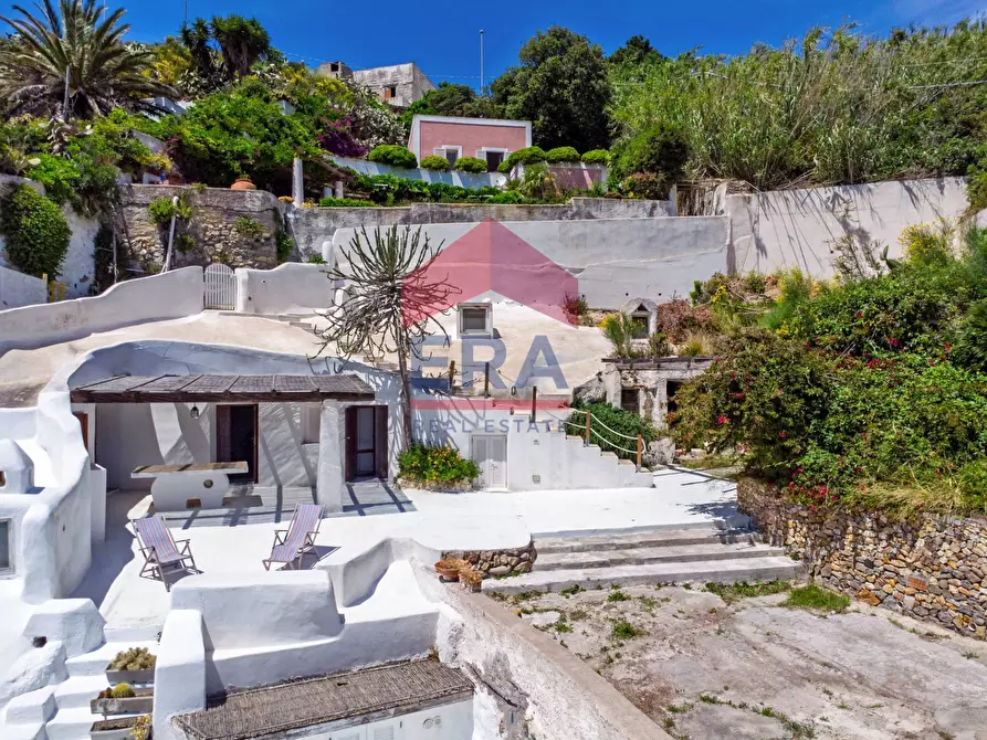 Immagine 33 di Villa in vendita  in Via Giancos snc a Ponza