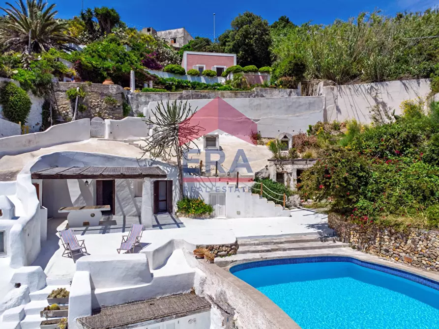 Immagine 35 di Villa in vendita  in Via Giancos snc a Ponza